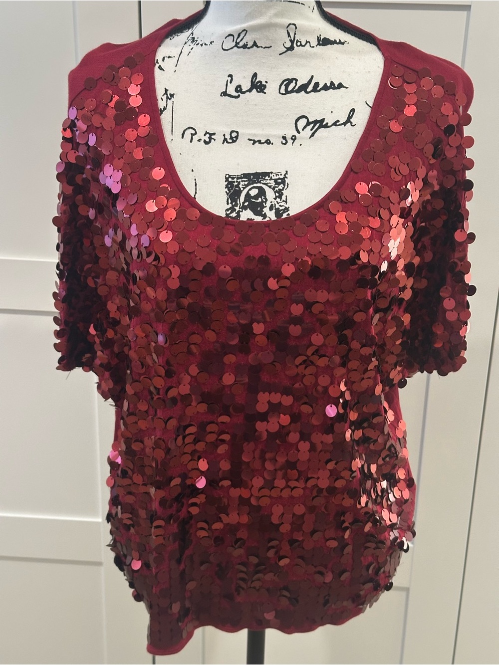 Apt. 9 Red Sequin Short Sleeve Scoop Neck Top size medium